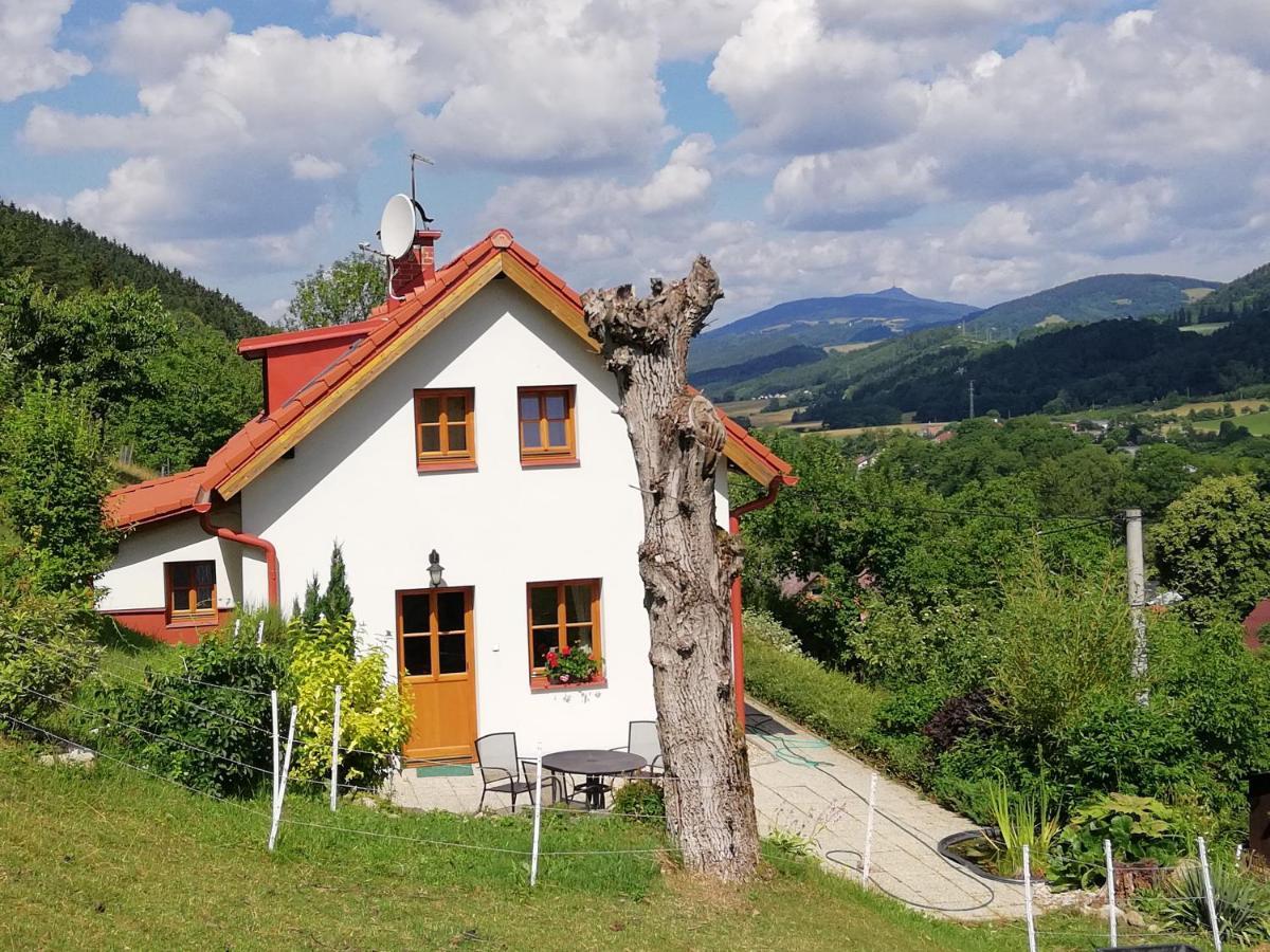 Villa Charming House With Beautiful Landscape Frýdštejn Esterno foto